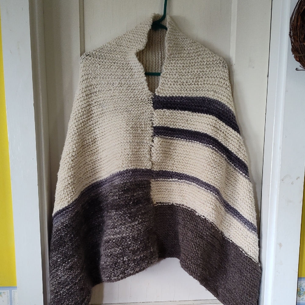 Cozy Knit Women's  spun Wool Sweater - Cream and Gray